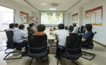 抗疫时代先锋人物事迹8篇